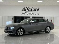 Cinzento Usado 2017 Mercedes E220 Exclusive Sedan | € 24.890 (Preço justo)