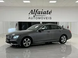 Cinzento Usado 2017 Mercedes E220 Exclusive Sedan | € 24.890 (Preço justo)