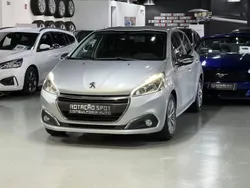 Cinzento Usado 2016 Peugeot 208 Allure Citadino | € 10.990 (Preço justo)