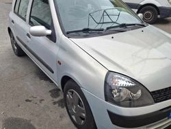 Cinzento Usado 2002 Renault Clio II Sedan | € 2.100 (Preço justo)