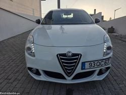 Branco Usado 2015 Alfa Romeo Giulietta Distinctive Citadino | € 12.250 (Preço justo)