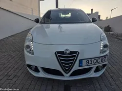 Branco Usado 2015 Alfa Romeo Giulietta Distinctive Citadino | € 12.250