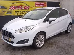 Branco Usado 2016 Ford Fiesta Titanium Citadino | € 11.250 (Preço justo)