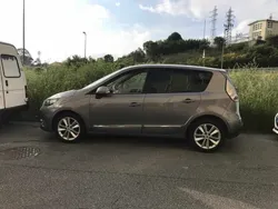 Cinzento Usado 2013 Renault Scénic III Monovolume | € 10.990 (Caro)