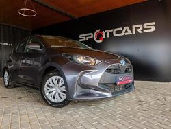 Cinza Usado 2022 Toyota Yaris Hybrid Comfort | € 17.890 (Preço justo)