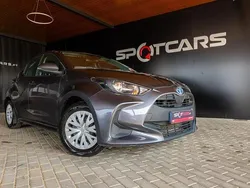 Cinza Usado 2022 Toyota Yaris Hybrid Comfort | € 17.890 (Bom preço)