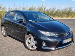 Usado 2015 Toyota Auris Comfort Sedan | € 12.500 (Preço justo)