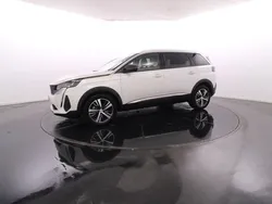 Branco Usado 2024 Peugeot 5008 Allure Monovolume | € 35.900 (Preço justo)