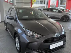 Cinza (pintura metalizada) Usado 2022 Toyota Yaris Comfort | € 19.750 (Super Preço)