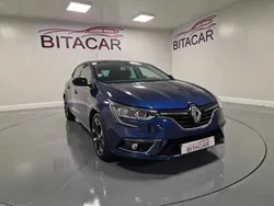 Cinzento (metalizado) Usado 2018 Renault Mégane IV LIMITED Sedan | € 16.500 (Preço elevado)