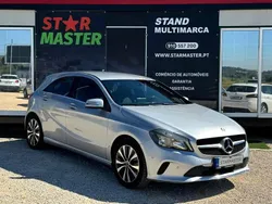 Cinzento Usado 2015 Mercedes A180 Citadino | € 11.850 (Preço justo)
