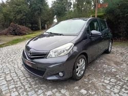 Cinzento Usado 2014 Toyota Yaris | € 10.450 (Preço justo)