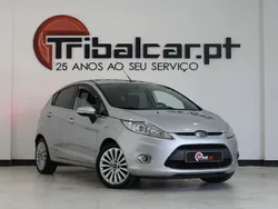 Cinza Usado 2010 Ford Fiesta Titanium Citadino | € 6.900 (Preço justo)