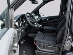 Cinza Usado 2024 Mercedes EQV300 Monovolume | € 52.999