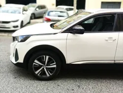 Branco Usado 2022 Peugeot 5008 Active Monovolume | € 28.000 (Preço justo)