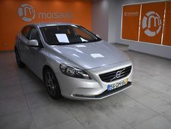 Cinzento Usado 2015 Volvo V40 | € 14.900 (Preço justo)