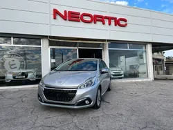 Cinza Usado 2017 Peugeot 208 Allure Citadino | € 13.650 (Preço elevado)
