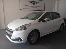 Branco Usado 2016 Peugeot 208 Citadino | € 8.490 (Bom preço)