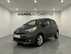 Cinza Usado 2011 Toyota Verso-S Monovolume | € 10.900