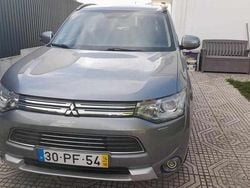 Cinzento Usado 2014 Mitsubishi Outlander SUV | € 13.500 (Preço justo)