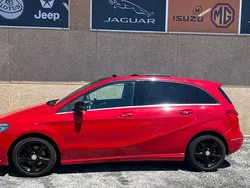 Vermelho Usado 2014 Mercedes B180 Urban Monovolume | € 14.950 (Preço elevado)