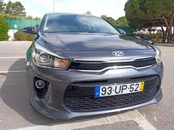 Cinzento Usado 2018 Kia Rio Citadino | € 8.700
