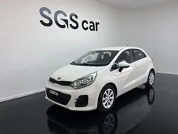 Branco Usado 2016 Kia Rio | € 9.500 (Preço justo)
