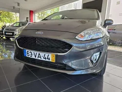 Cinzento Usado 2018 Ford Fiesta Citadino | € 12.650 (Preço justo)