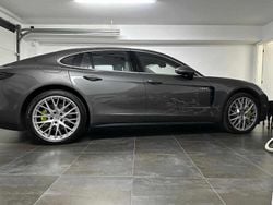 Cinzento Usado 2017 Porsche Panamera 4 Sedan | € 63.000