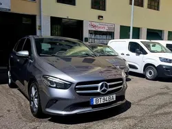 Cinzento Usado 2019 Mercedes B180 Monovolume | € 21.900 (Preço justo)