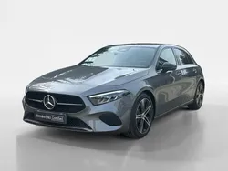 Cinza Usado 2025 Mercedes A180 Sedan | € 41.450 (Preço justo)