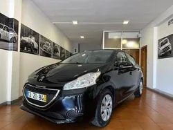 Preto Usado 2014 Peugeot 208 Access Citadino | € 8.500 (Preço justo)