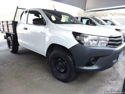 Branco Usado 2018 Toyota HiLux Pickup | € 31.500
