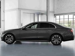 Cinzento Novo 2025 Mercedes E220 Sedan | € 74.934