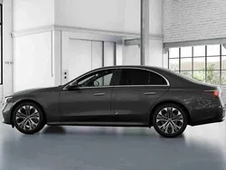 Cinzento Novo 2025 Mercedes E220 Sedan | € 74.934