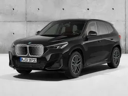 Preto sapphire metalizada Novo 2025 BMW iX1 Shadowline SUV | € 56.950 (Preço justo)
