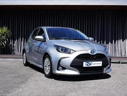 Cinza Usado 2021 Toyota Yaris Hybrid Comfort | € 19.990 (Bom preço)
