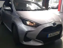 Cinza Usado 2022 Toyota Yaris Hybrid Comfort | € 16.699 (Super Preço)
