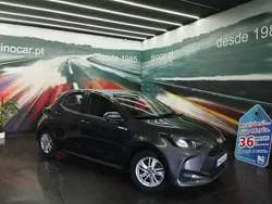 Cinzento Usado 2022 Toyota Yaris Hybrid | € 17.299 (Bom preço)