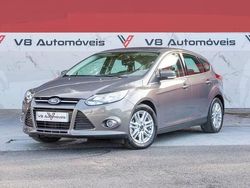 Cinzento Usado 2013 Ford Focus SYNC Edition Citadino | € 10.450 (Preço justo)