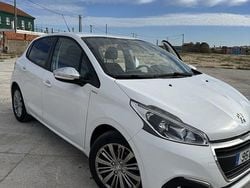 Usado 2018 Peugeot 208 Style Citadino | € 8.400 (Preço justo)