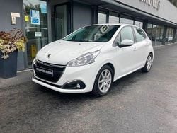 Branco Usado 2017 Peugeot 208 Citadino | € 9.500 (Preço justo)