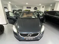Azul Usado 2016 Volvo V40 Kinetic Carrinha | € 17.250