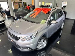 Cinzento Usado 2018 Peugeot 2008 Style SUV | € 12.750 (Preço justo)