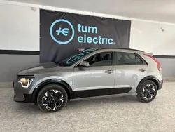Cinzento Usado 2023 Kia e-Niro SUV | € 30.750 (Preço justo)