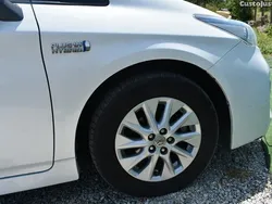 Branco Usado 2015 Toyota Prius Touch Citadino | € 12.950