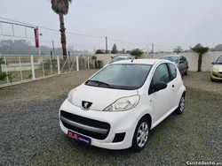 Branco Usado 2010 Peugeot 107 Citadino | € 4.500 (Preço justo)