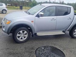 Cinzento Usado 2007 Mitsubishi L200 Pickup | € 16.500 (Preço justo)