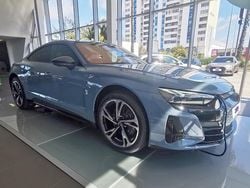 Cinzento Usado 2024 Audi e-tron GT quattro Sedan | € 99.000