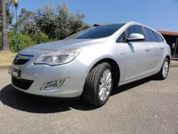 Cinzento Usado 2010 Opel Astra Carrinha | € 8.750 (Caro)